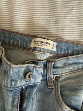 Abercrombie & Fitch Light Blue High Rise cuffed Relaxed Jeans
